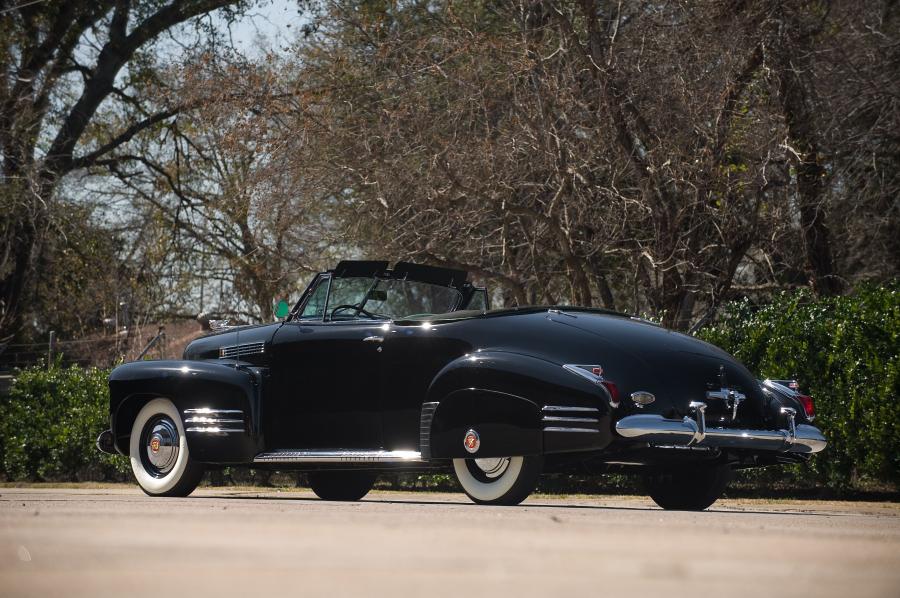  Cadillac Series 62 Convertible Coupe by Fleetwood 1941 года  (фото 5 из 6)